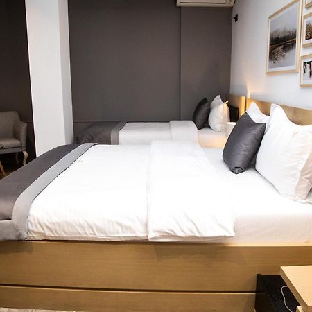 Triss Hotel Τίρανα Εξωτερικό φωτογραφία