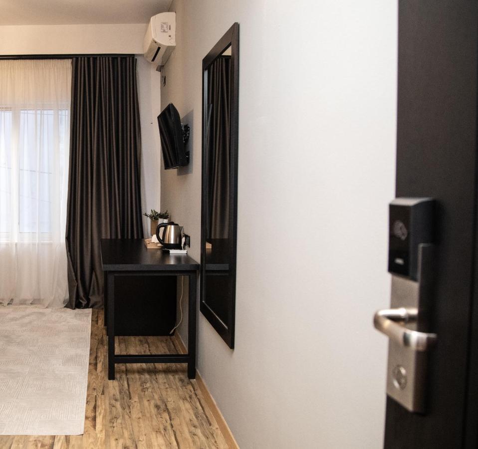 Triss Hotel Τίρανα Εξωτερικό φωτογραφία